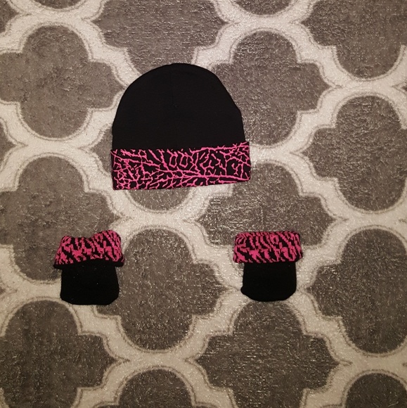 Jordan baby infant unisex hat and booties "socks" - Picture 3 of 3